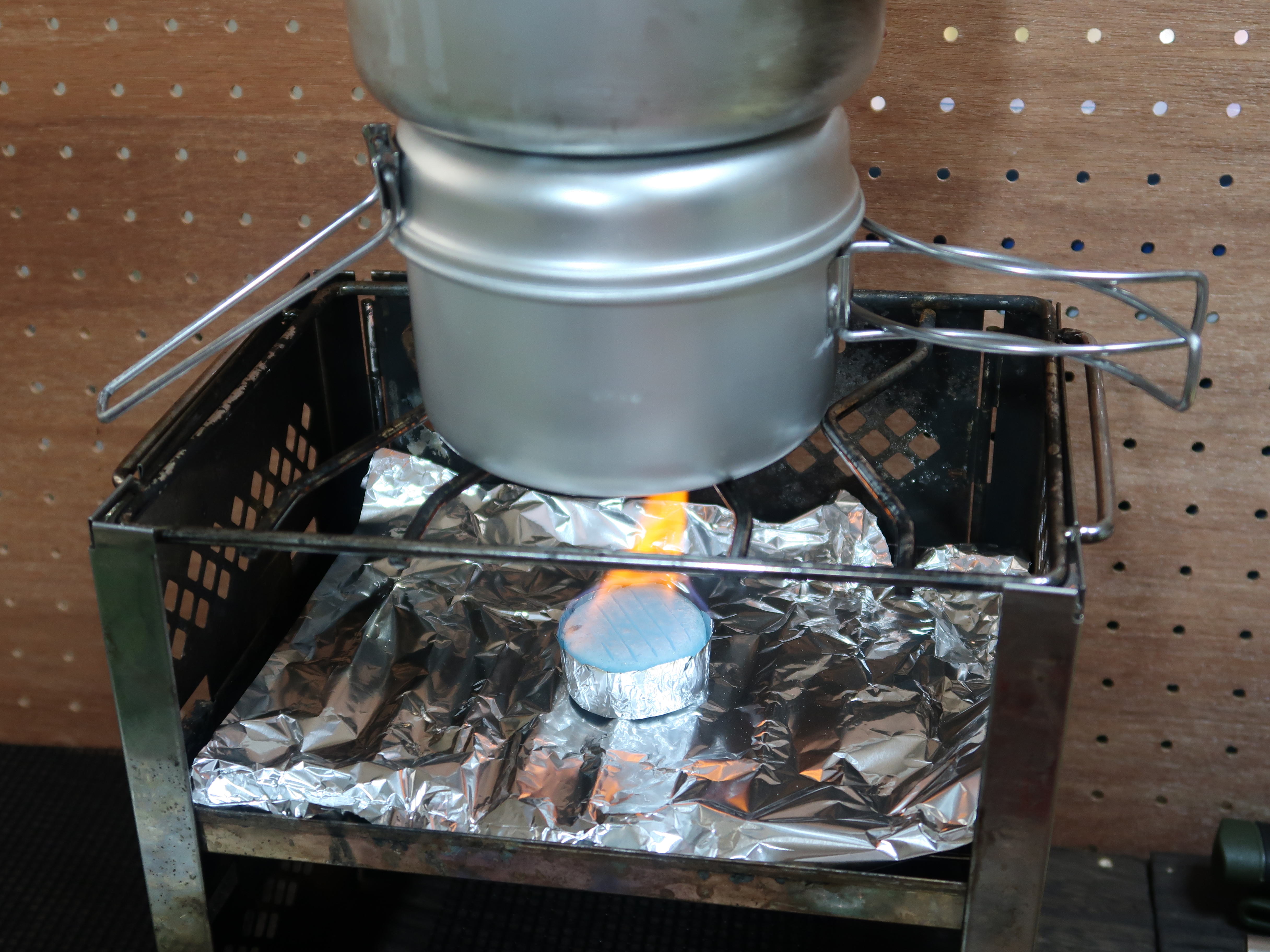 アウトドア、キャンプ車中泊で便利な固形燃料で自動炊飯やってみた。 | しょしょブログ
