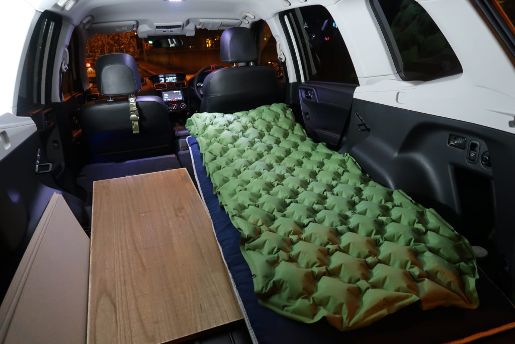 車中泊 ほとんどの車種で使える段差や隙間の解消方法ベッドの作り方 しょしょブログ