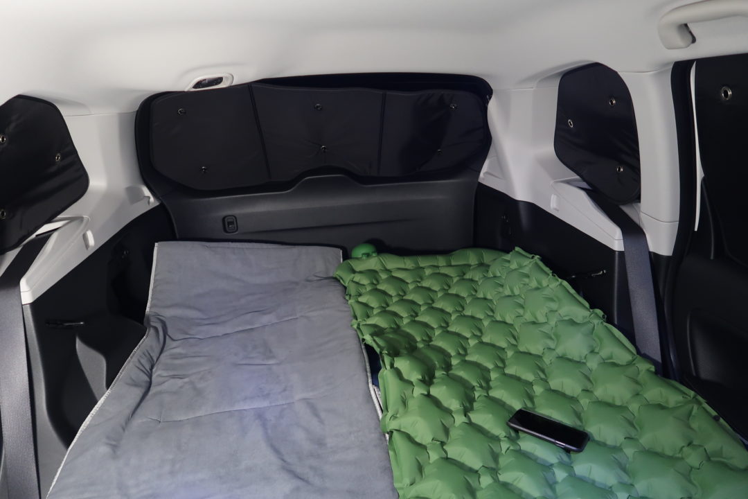 車中泊 ほとんどの車種で使える段差や隙間の解消方法ベッドの作り方 しょしょブログ