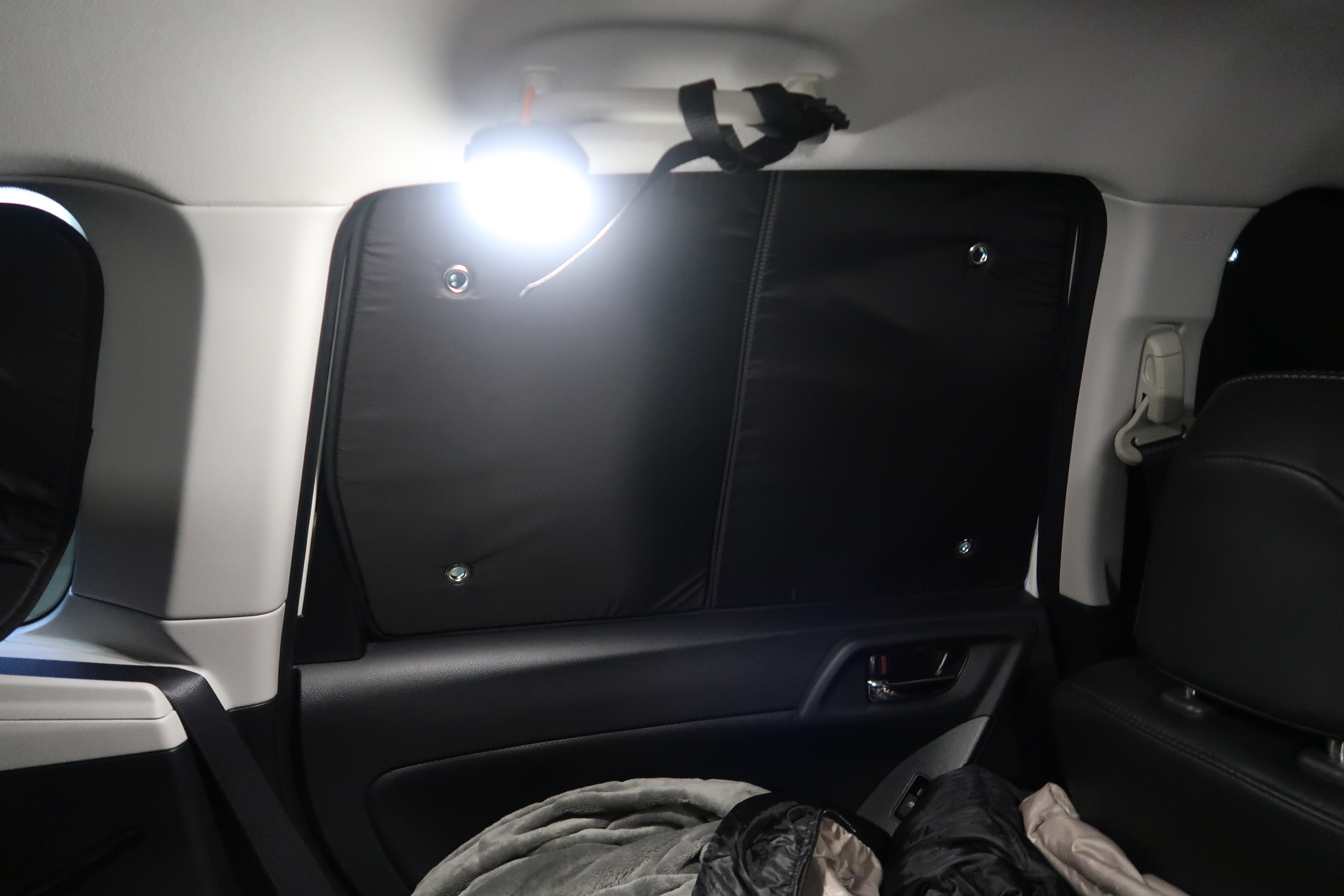 車中泊 車種専用設計プライバシーサンシェードってどうなん 目隠しや遮光がしっかりできるのかレビュー しょしょブログ