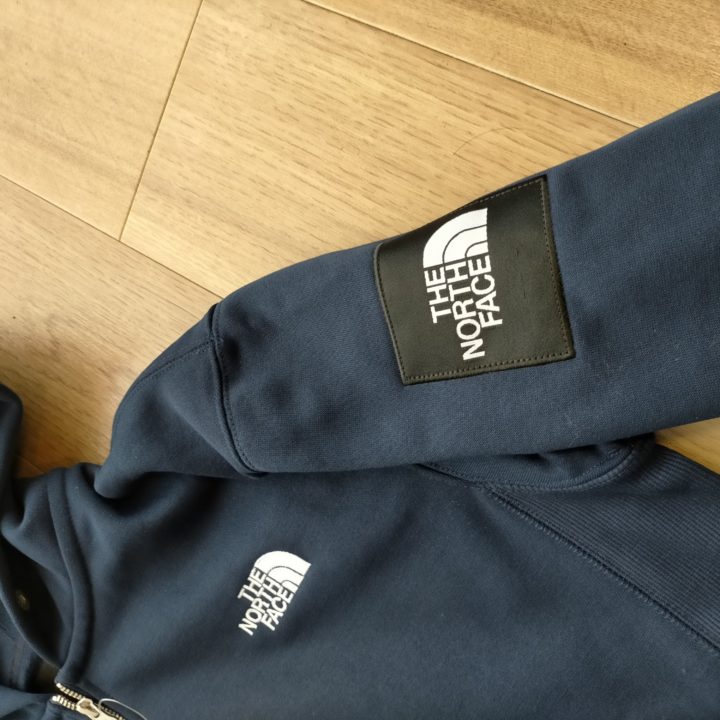 【THE NORTH FACE】カジュアルで使いやすいスクエアロゴフルジップをレビュー！ | しょしょブログ